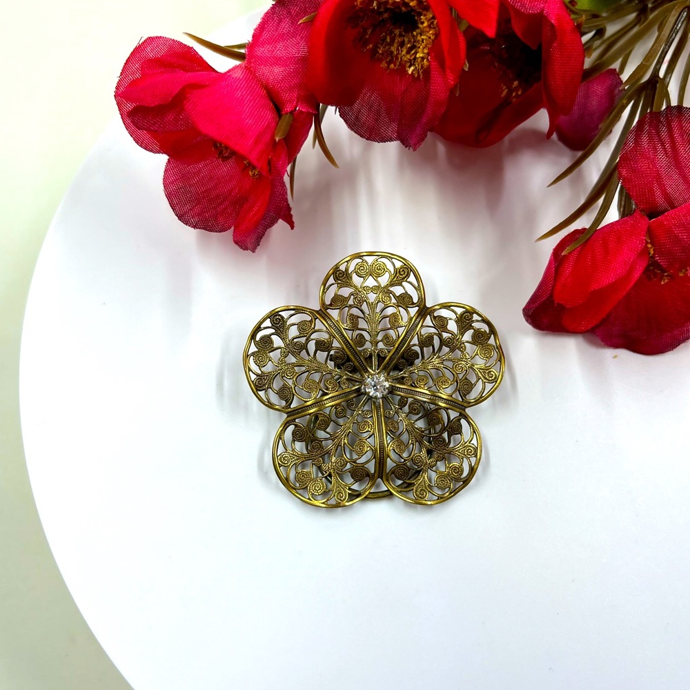 Jeri Lou Signed Vintage Filigree Flower Scarf Clip with Crystal Accent